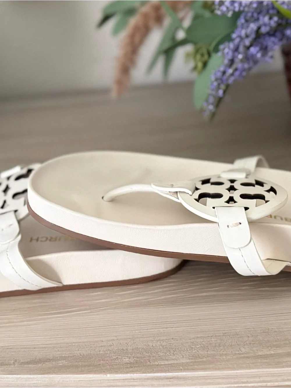 Tory Burch Cream Miller Logo Thong Sandals size 8 NWOT